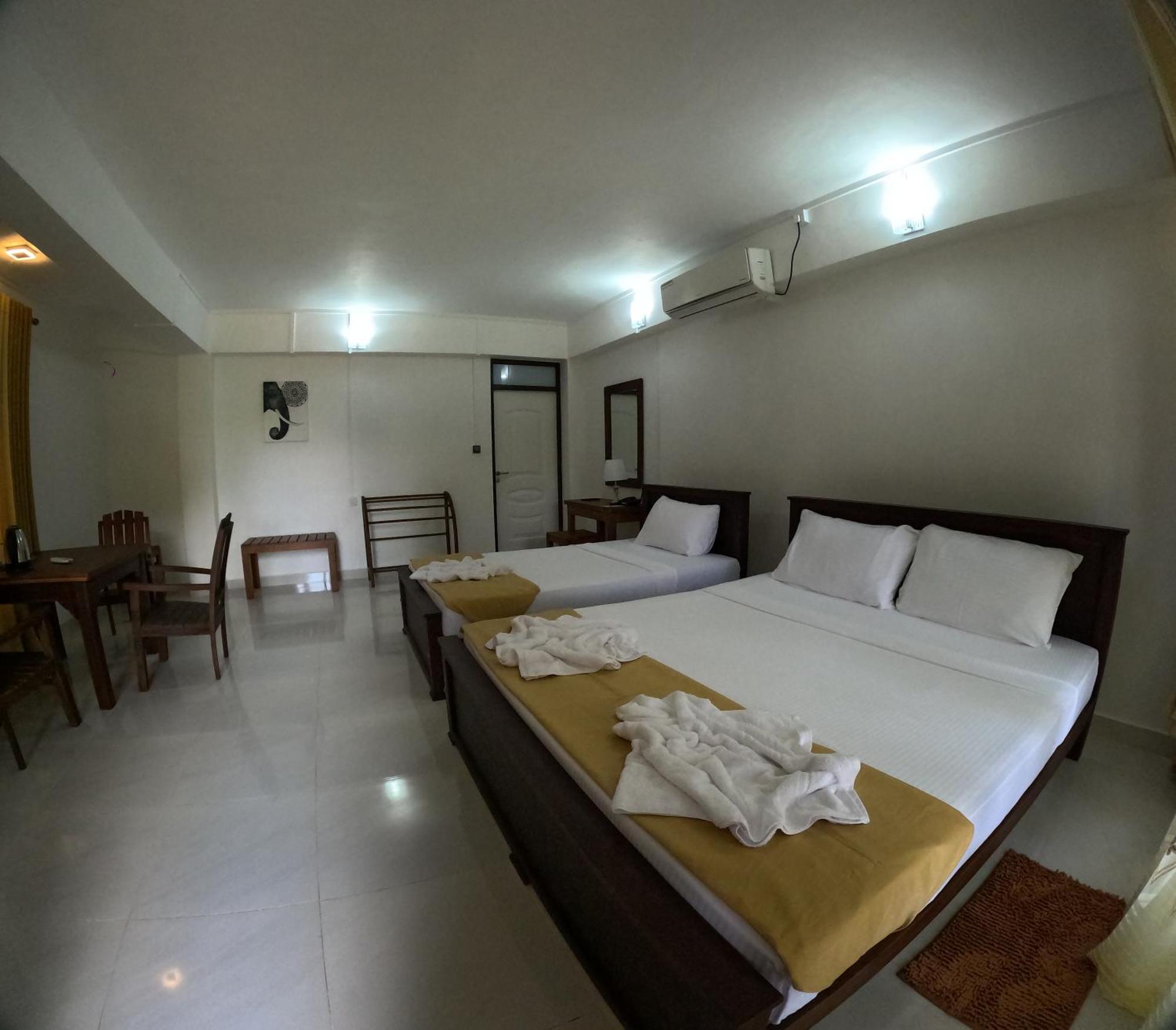 Spice Village Hotel & Restaurant 하바라나 외부 사진